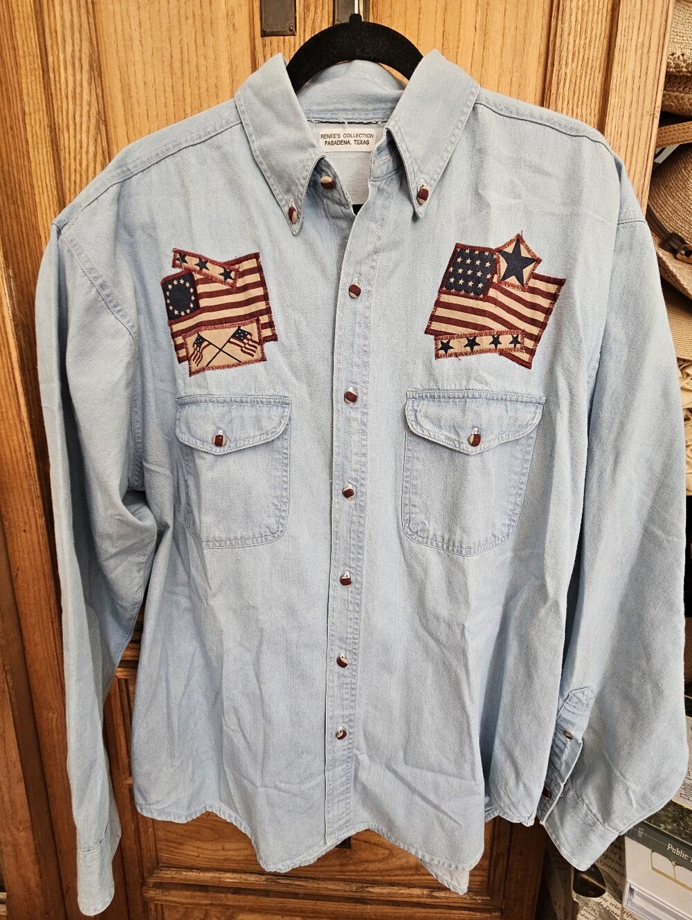 Blue Casual Chambray Button Down Shirt with Embroidery Americana 🇺🇸 Size Large